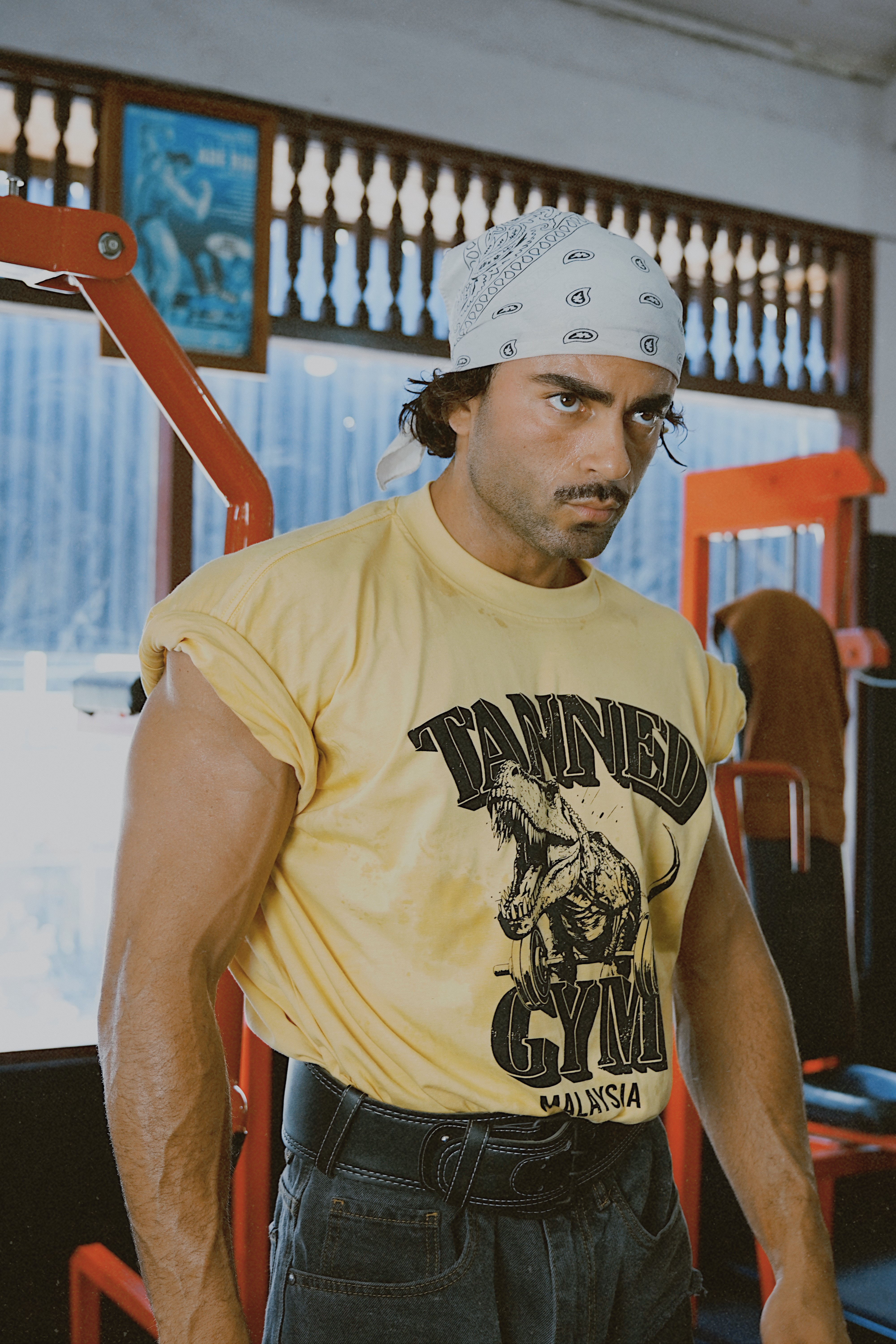 2 Years Strong TANNED GYM Retro Cropped Tee